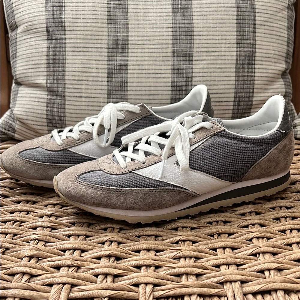 Vintage Brooks Gray and White Women's Sneakers - Picture 2 of 12